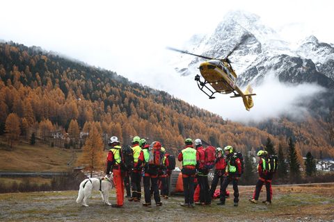 Bei der Suche war die Bergwacht auch mit einem Hubschrauber im Einsatz. Foto: Karl-Josef Hildenbrand/dpa