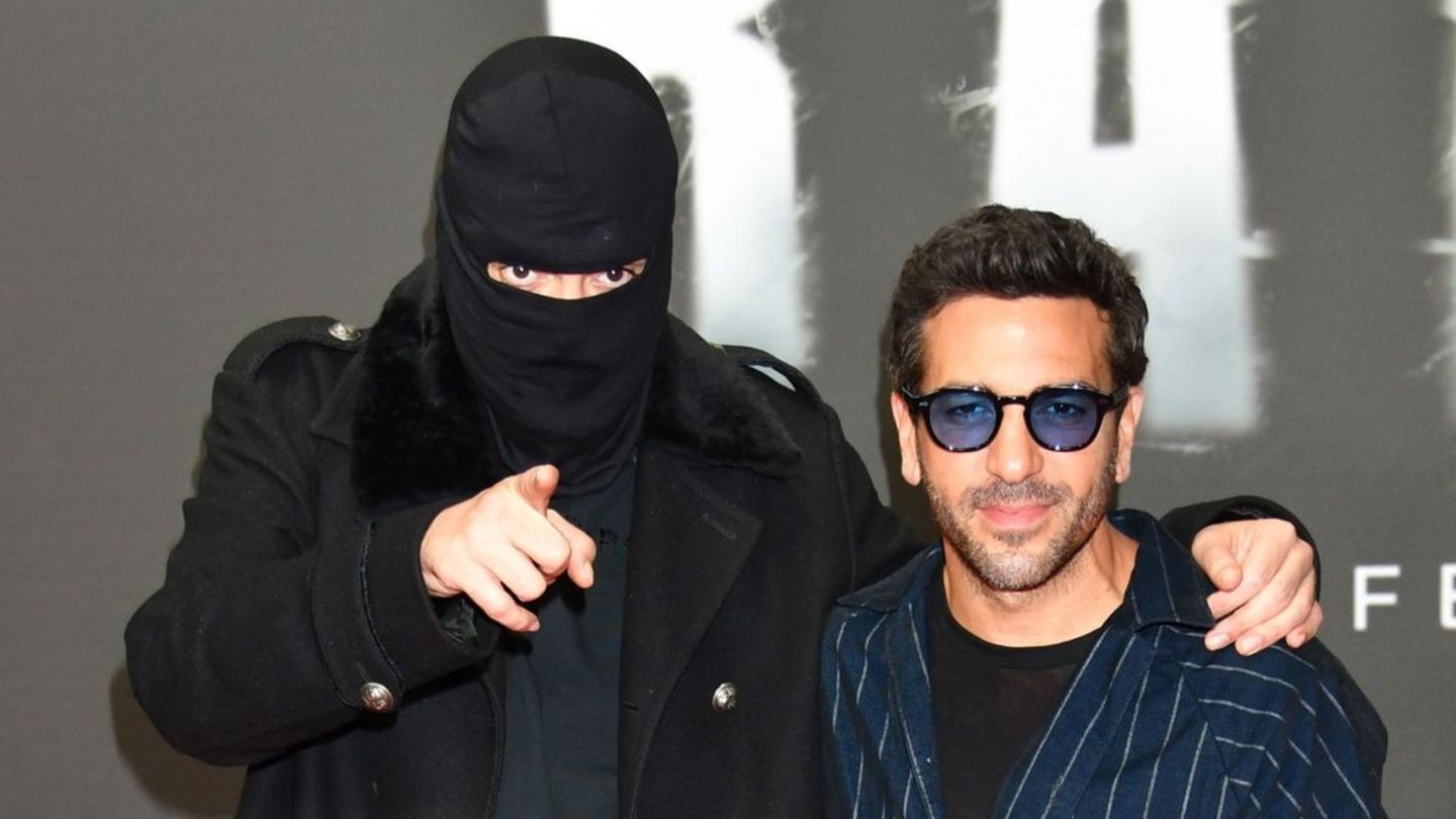 Rapper Haftbefehl und Elyas M'Barek (r.) bei der Premiere von "Babo" in Berlin