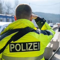 Die Zahl der Asylerstanträge ist zurückgegangen - das Bundesinnenministerium führt das auch auf Grenzkontrollen zurück. (Symbolb