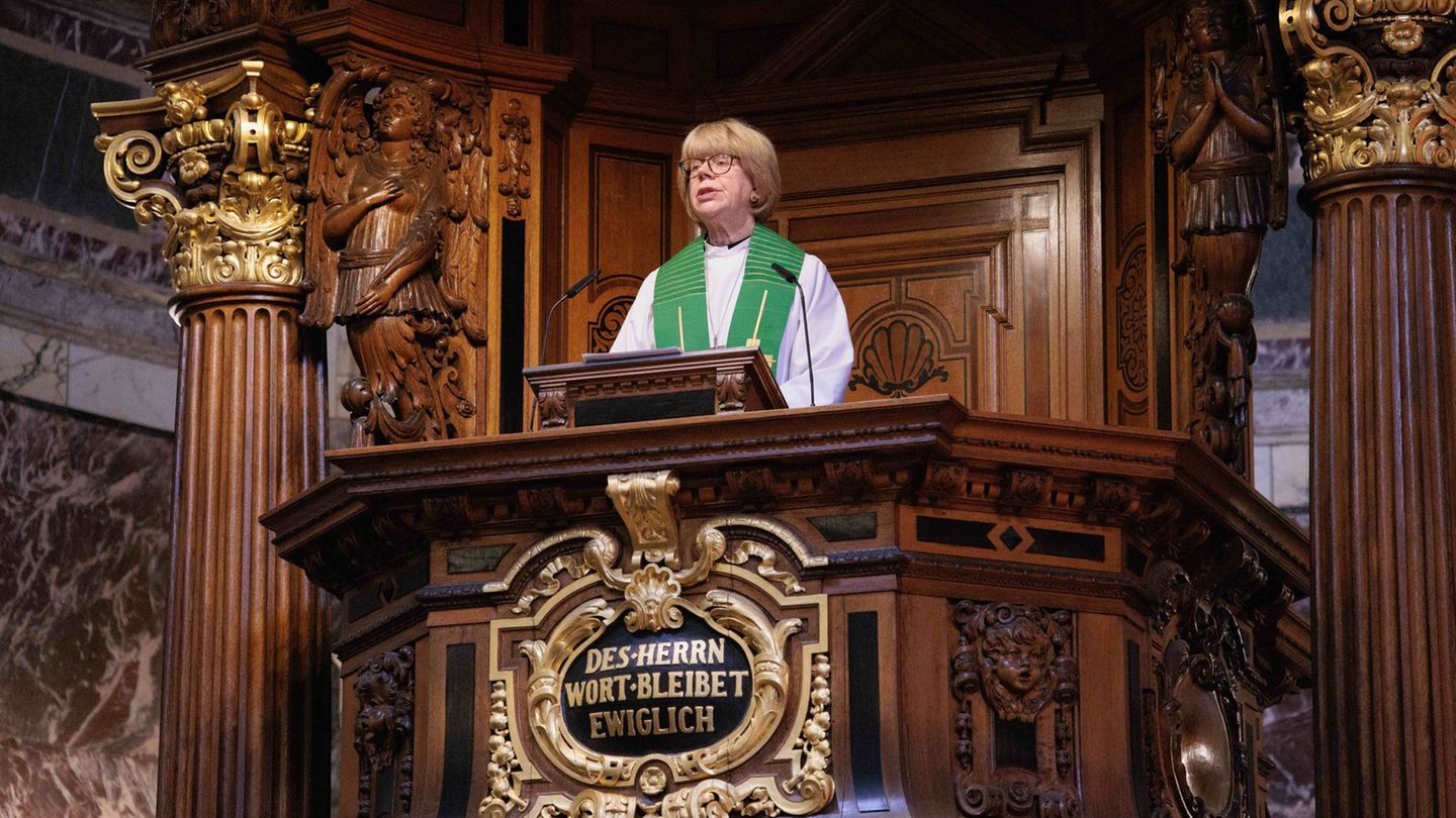 Mullally ist keine Unbekannte: Predigt auf Englisch - Domgemeinde hat Besuch aus London