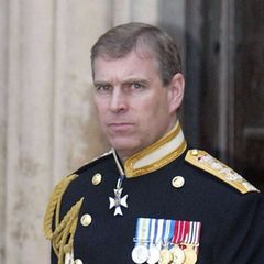 Andrew vor rund 20 Jahren: Künftig wird es von ihm wohl keine neuen Fotos in Uniform geben.