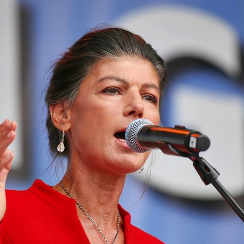 Sahra Wagenknecht am Brandenburger Tor in Berlin bei einer Demo gegen den Gaza-Krieg