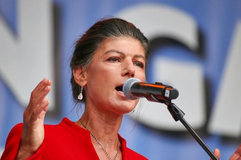 Sahra Wagenknecht am Brandenburger Tor in Berlin bei einer Demo gegen den Gaza-Krieg