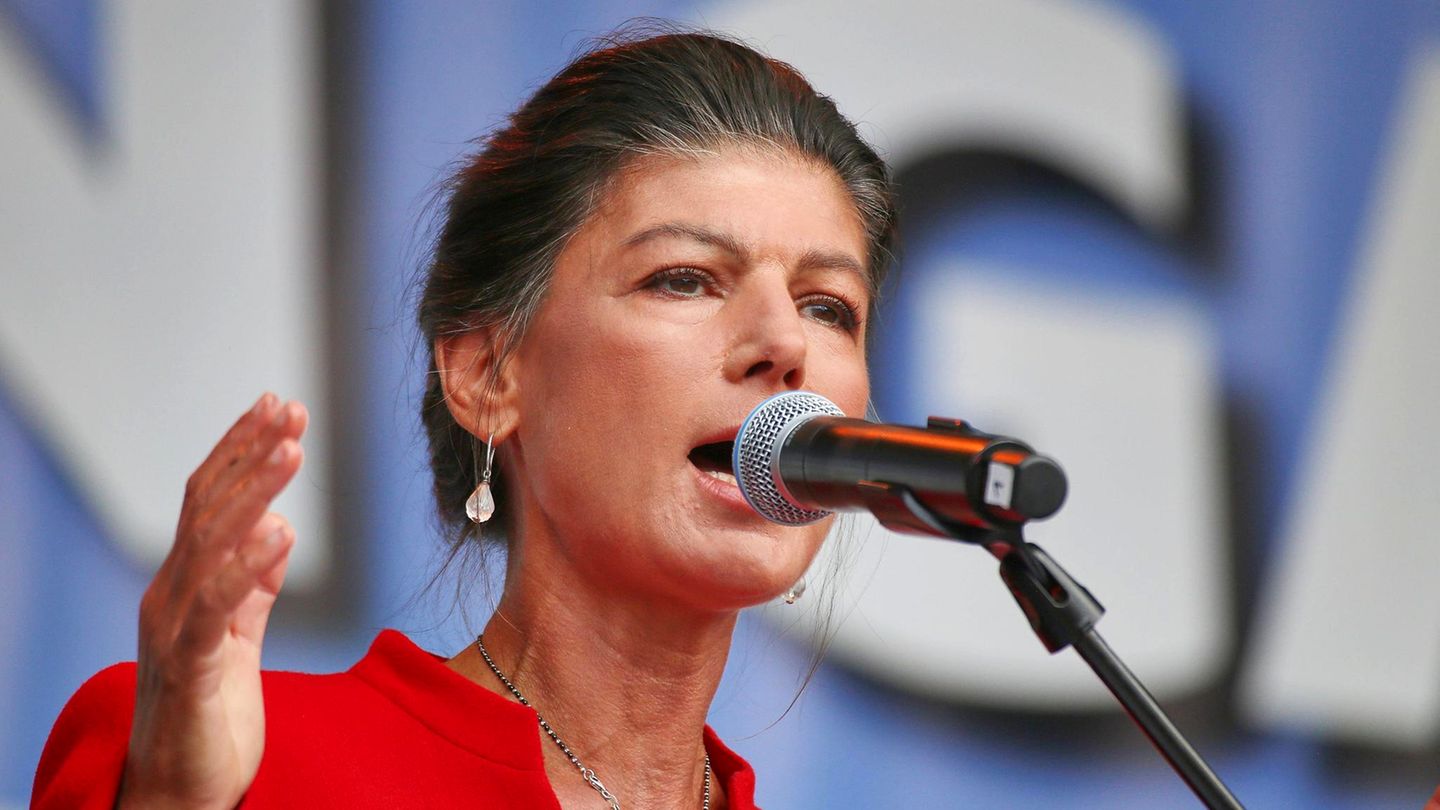 Sahra Wagenknecht am Brandenburger Tor in Berlin bei einer Demo gegen den Gaza-Krieg