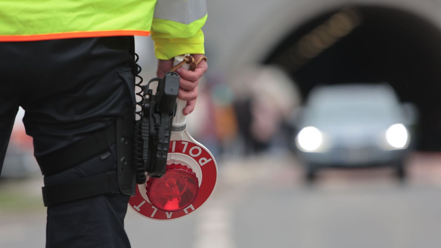Die Beamten stellen mehrere Verstöße fest. (Symbolbild) Foto: Matthias Bein/dpa