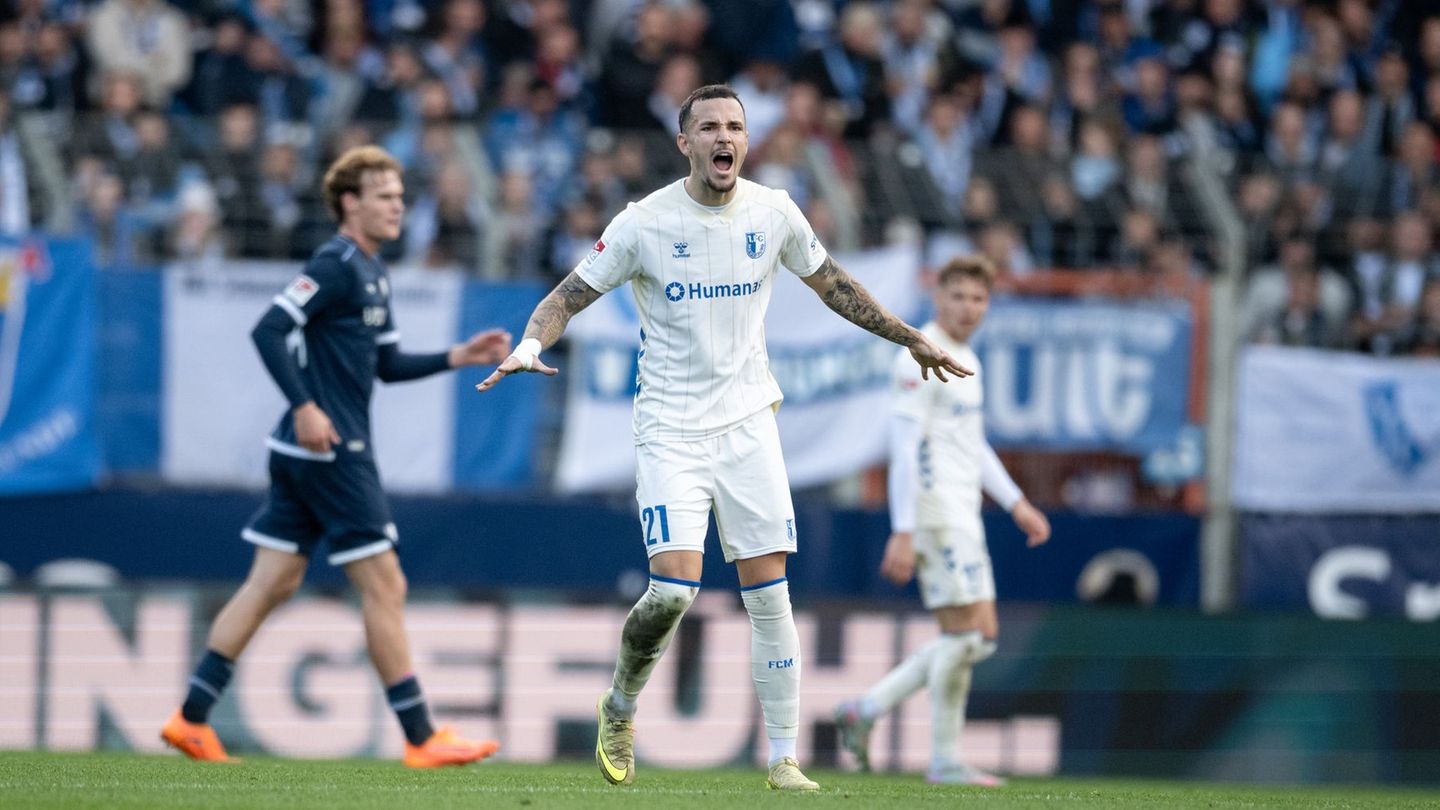 Magdeburgs Falko Michel setzte einen Foulelfmeter an die Latte. Foto: Fabian Strauch/dpa