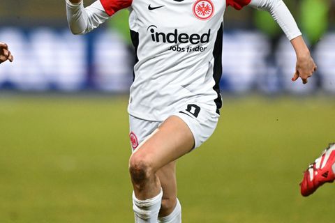 Sicher vom Punkt: Eintracht-Spielerin Elisa Senß. (Archivbild) Foto: Arne Dedert/dpa