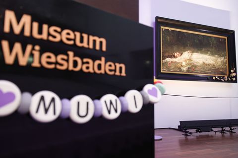 Rund 200 Swift-Fans sind am Sonntagnachmittag zur ersten Swift-Sonderveranstaltung ins Museum Wiesbaden gekommen. Foto: Hannes P