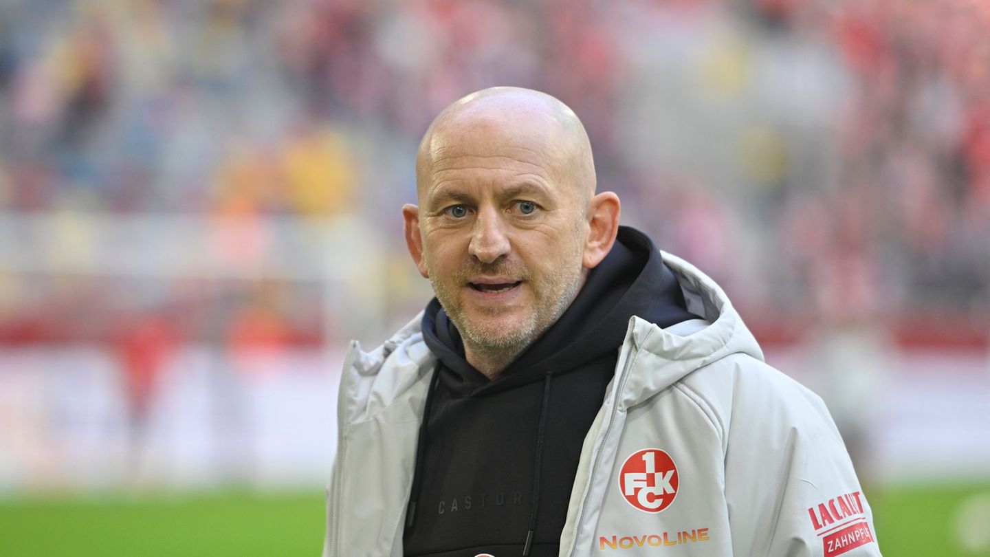 Der 1. FC Kaiserslautern mit Trainer Torsten Lieberknecht tritt im Achtelfinale des DFB-Pokals bei Hertha BSC an. Foto: Anke Wae