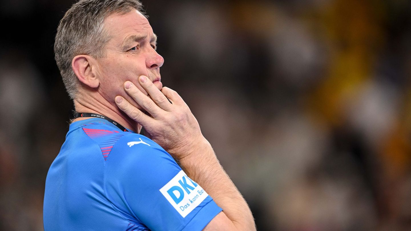 Kein Grund zur Freude. Alfred Gislason ist nicht zufrieden mit der Mannschaftsleistung. Foto: Harry Langer/dpa
