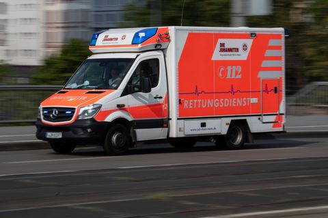 Der 49-Jährige starb später im Krankenhaus. (Symbolbild) Foto: Boris Roessler/dpa