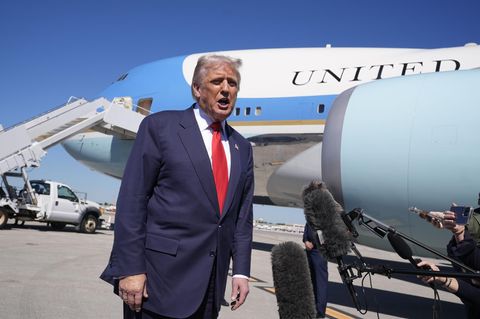 US-Präsident Donald Trump vor der AirForce One