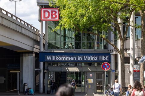Der größte Bahnhof in Rheinland-Pfalz ist der Mainzer Hauptbahnhof. (Archivbild) Foto: Helmut Fricke/dpa