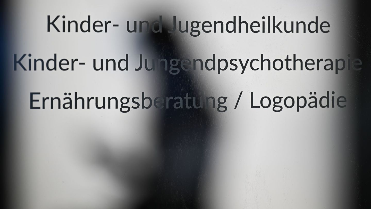 Ein Medizinisches Versorgungszentrum schließt im November seine Pädiatrie. Foto: Arne Dedert/dpa