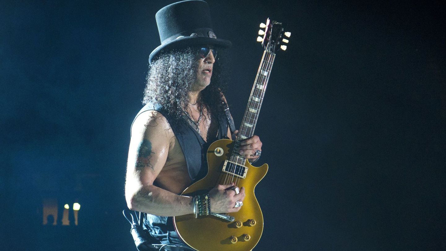 Kultgitarrist Slash ist mit seinem Konzertfilm "Live at the "S.E.R.P.E.N.T. Festival" für einen Tag im Kino zu sehen. Foto: Kc A