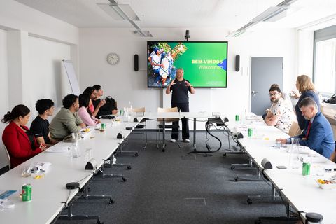 Die Grünen verlangen eine wirksame Strategie zur Integration von Pflegekräften auf dem Ausland. (Archivbild) Foto: Sebastian Kah