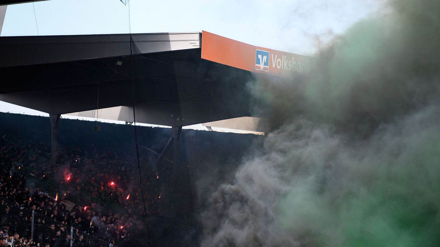 Pyrotechnik gehöre nicht in Fußballstadien, sagt Niedersachsens Innenministern Daniela Behrens (SPD). (Symbolbild) Foto: Swen Pf