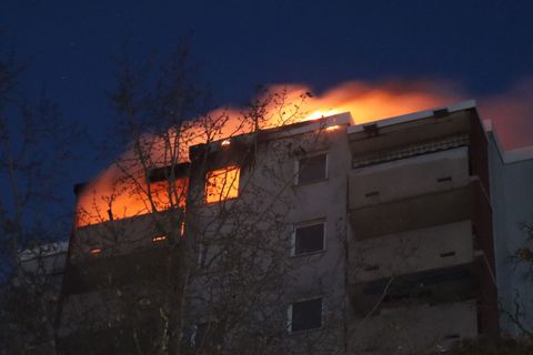 Warum der Brand ausbrach, war zunächst nicht klar. Foto: Rene Priebe/PR-Video/dpa