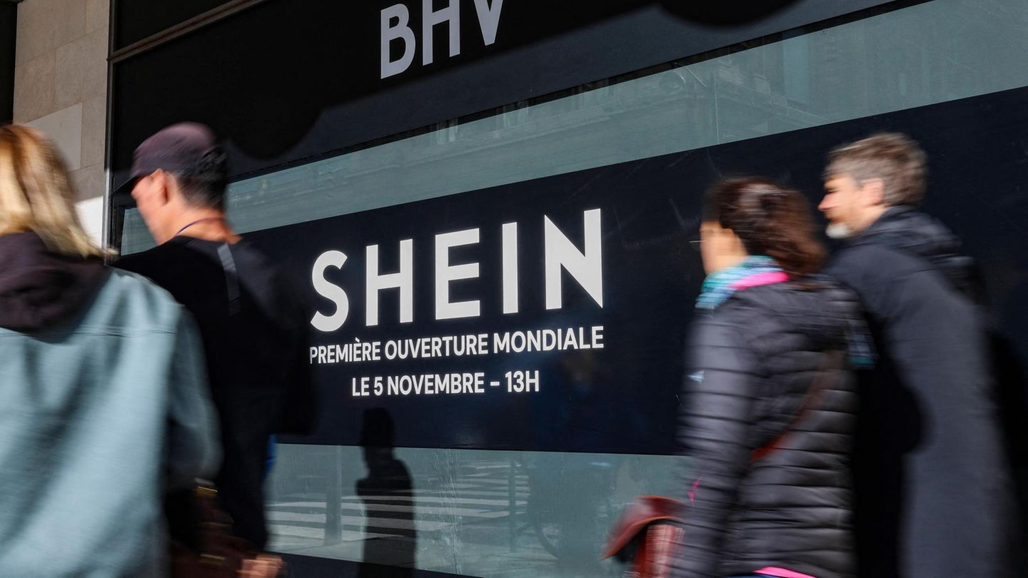 Werbung für ein Geschäft von Shein in Paris