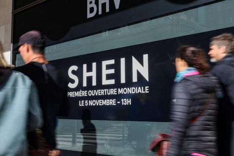 Werbung für ein Geschäft von Shein in Paris