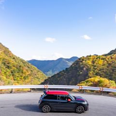 Mini auf der Strecke Irohazaka