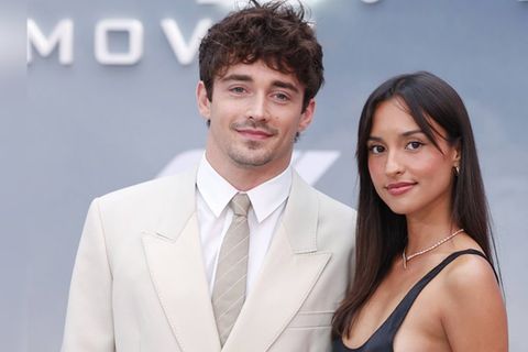 F1-Fahrer Charles Leclerc und Freundin Alexandra Saint Mleux haben sich verlobt.