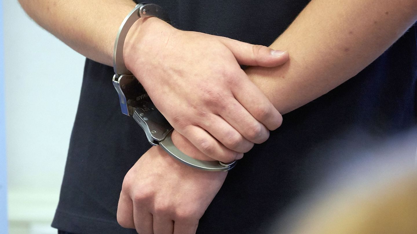 Zigtausende Haftbefehle sind derzeit noch nicht vollstreckt. (Symbolbild) Foto: Thomas Frey/dpa