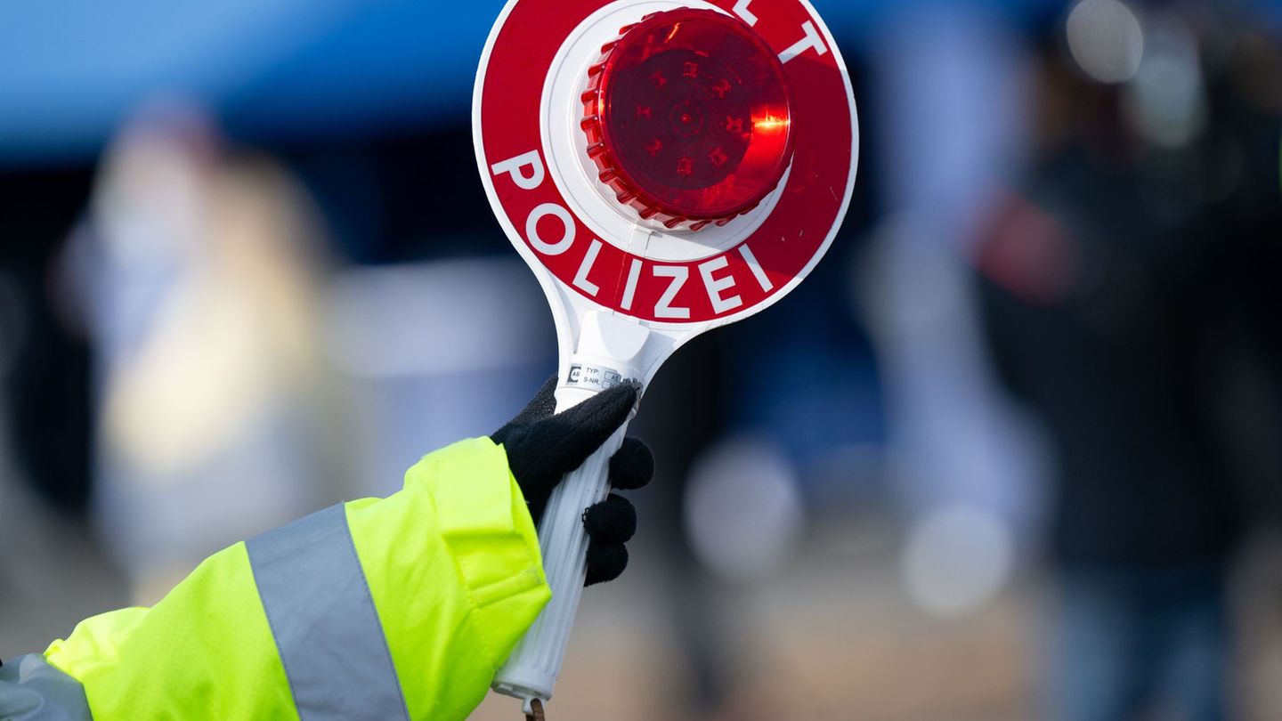 Nach der Kontrolle wird gegen die beiden ermittelt. (Symbolbild) Foto: Sven Hoppe/dpa