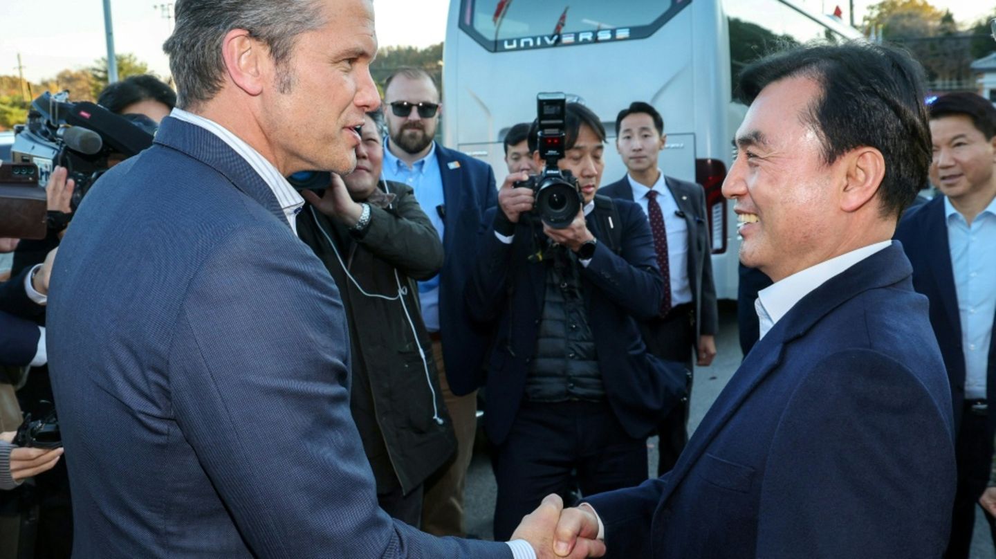 Pete Hegseth (l.) und sein Amtskollege Ahn Gyu Back