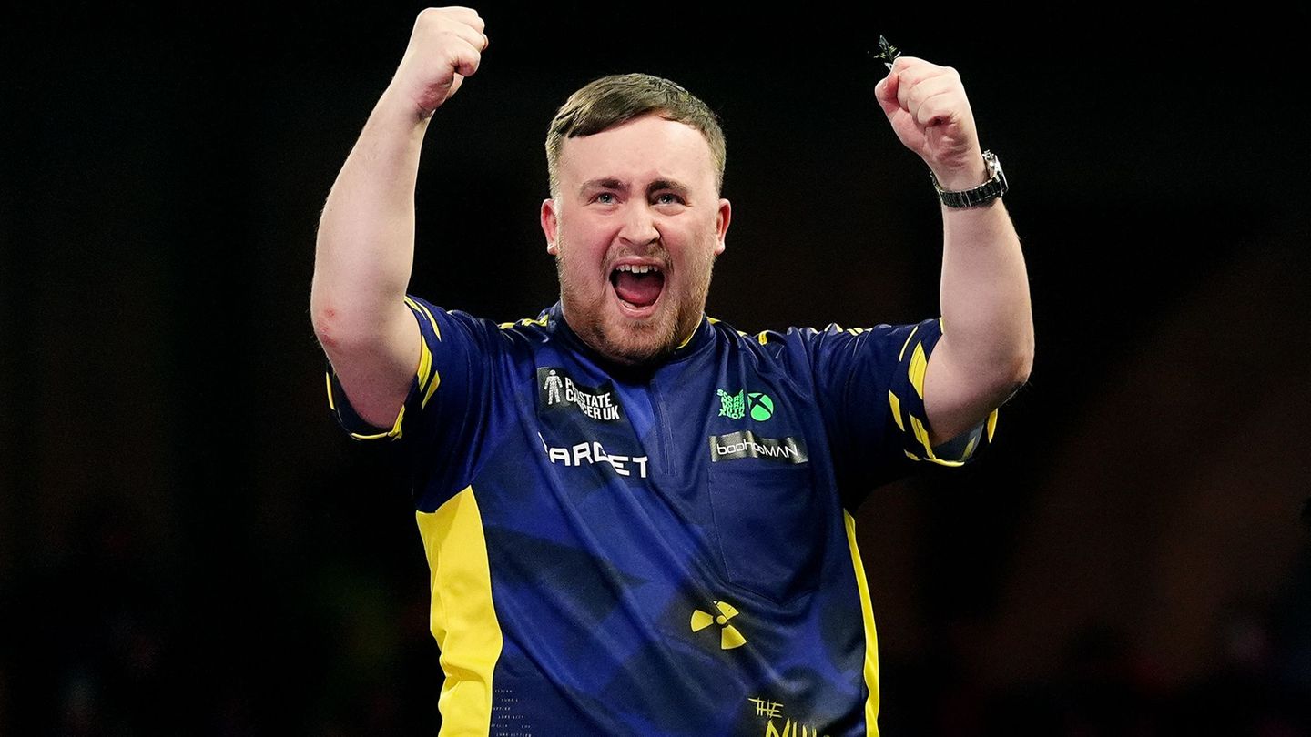 Endlich! Darts-Star Luke Littler hat die Führerscheinprüfung bestanden. (Archivbild) Foto: Zac Goodwin/PA Wire/dpa