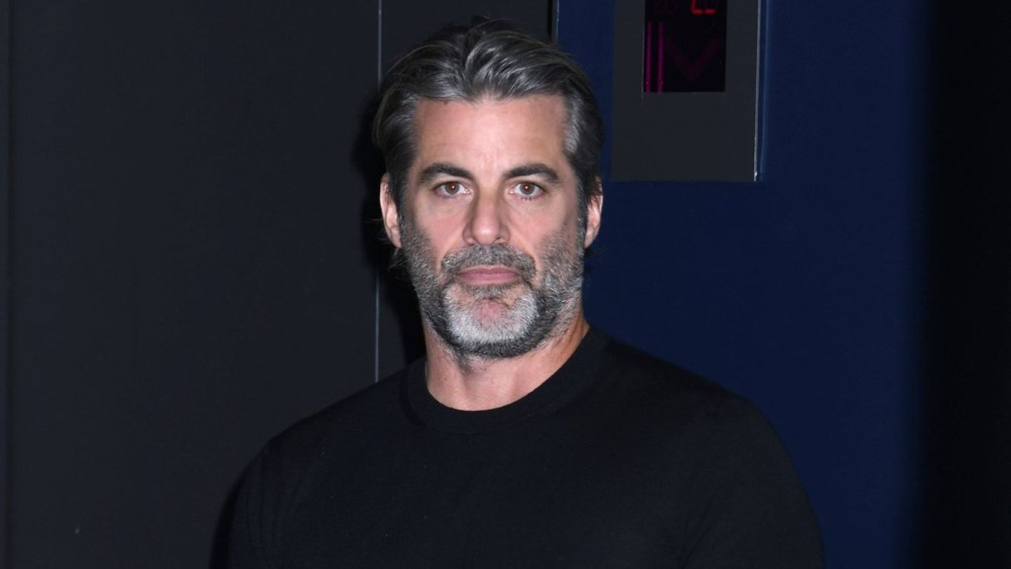 Bei der Premiere der vierten Staffel von "The Morning Show" am 9. September wartete Jim Curtis am roten Teppich, während Jenni