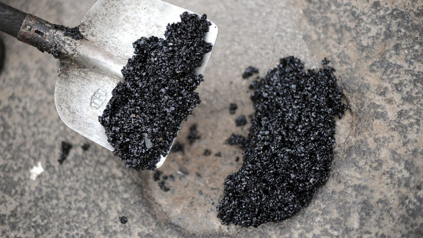 Im ostfriesischen Landkreis Wittmund sollen Betrüger vermeintlich günstige Asphalt- und Pflasterarbeiten anbieten - die Polizei