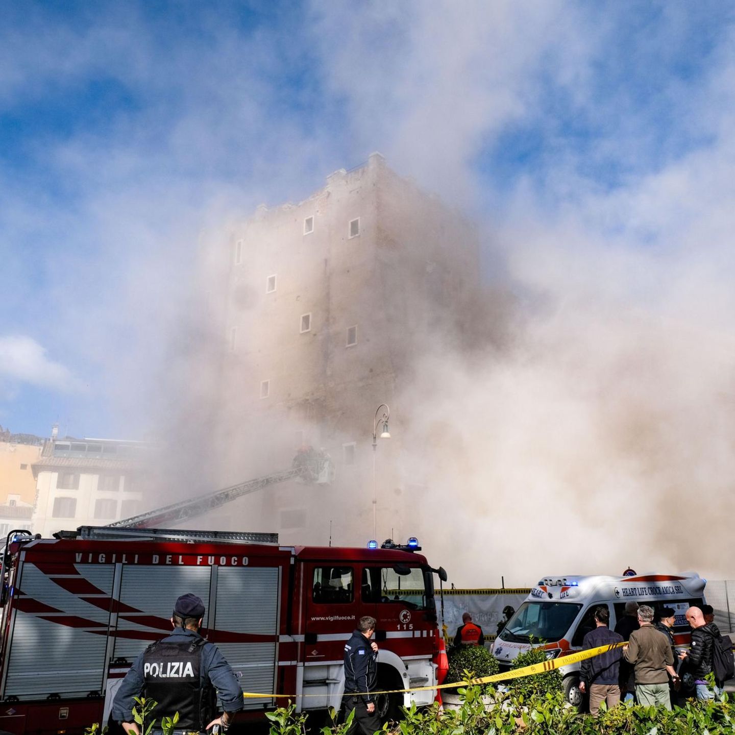 In Rom stürzt der Torre dei Conti während Renovierungsarbeiten ein