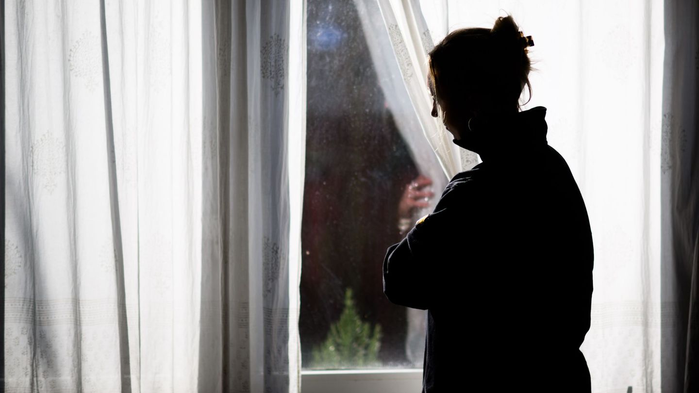 Von Einsamkeit sind vor allem Menschen mit geringem Einkommen betroffen. Auch Kranke, Behinderte und Migranten sind gefährdet. (