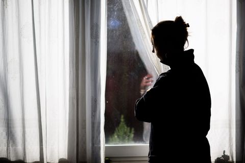 Von Einsamkeit sind vor allem Menschen mit geringem Einkommen betroffen. Auch Kranke, Behinderte und Migranten sind gefährdet. (