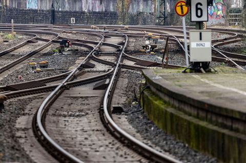 Die Bahn repariert die Strecke zwischen Wuppertal und Hagen. Das hat Auswirkungen für die Reisenden. (Symbolbild) Foto: Christop