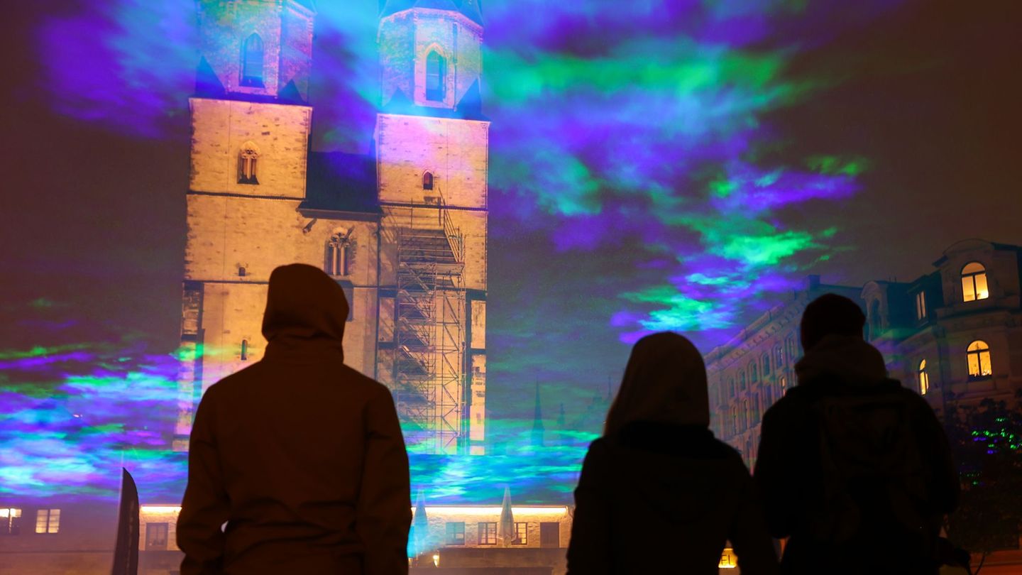 Viele Menschen kam auch in diesem Jahr wieder zum "Silbersalz"-Festival nach Halle. (Archivbild) Foto: Jan Woitas/dpa-Zentralbil