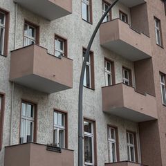 Durchsuchungen gab es nach Angaben der Staatsanwaltschaft an drei Anschriften. Foto: Paul Zinken/dpa