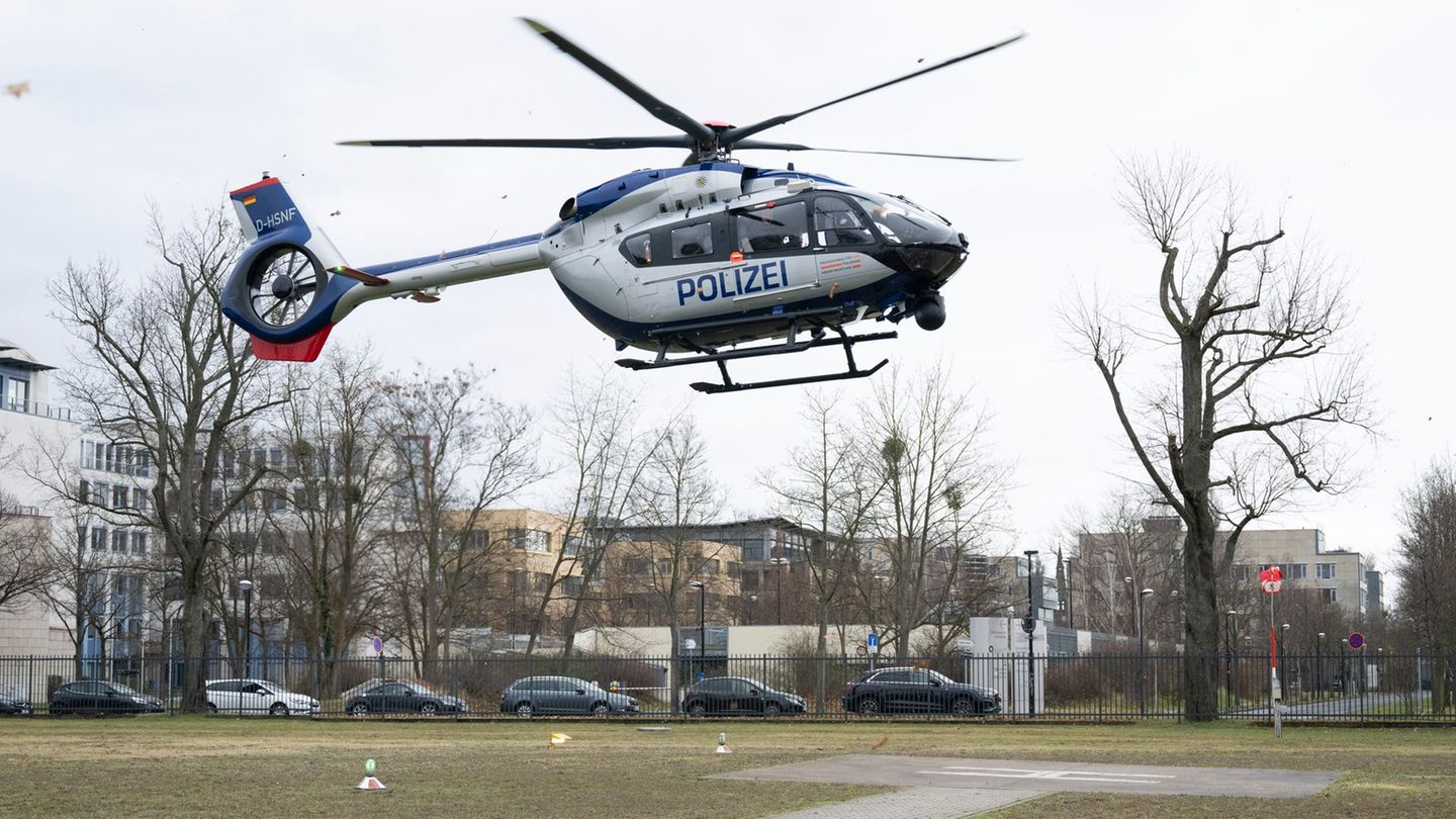 Der angeforderte Hubschrauber zur Vermisstensuche musste umkehren und zum Standort nach Dresden zurückfliegen. (Symbolbild) Foto