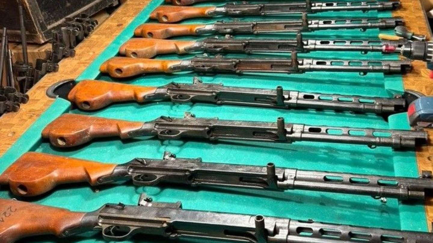 Razzia in NRW: Weiterer Geheimraum mit Waffen in Remscheid entdeckt