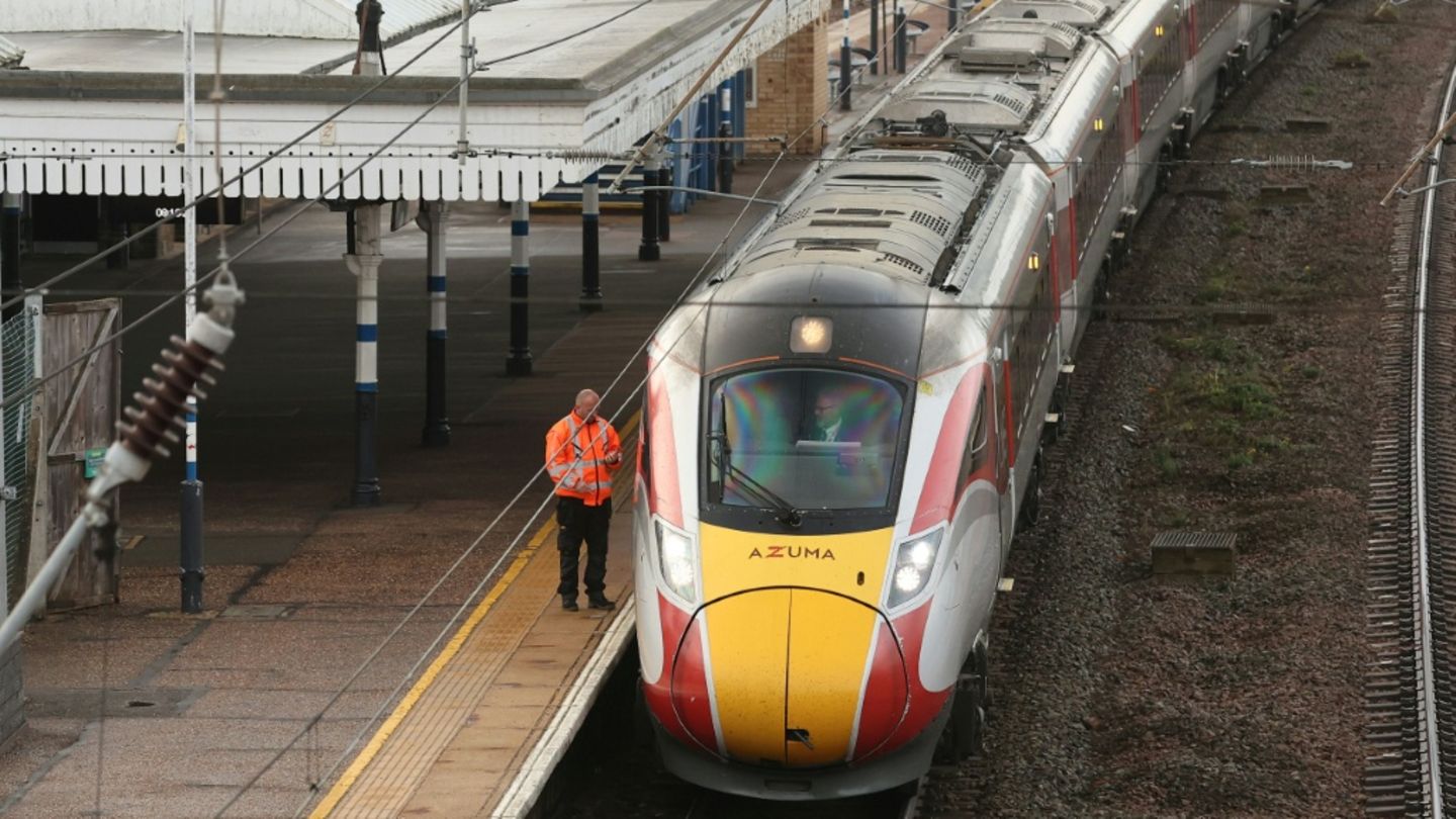 Messerangriff in Zug in England: Polizei prüft Zusammenhang mit anderen Taten