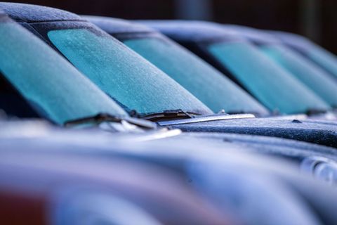 Die Durchsuchungsmaßnahmen basieren auf einem Ermittlungsverfahren der Staatsanwaltschaft Halle, wobei der Beschuldigte Kfz im G