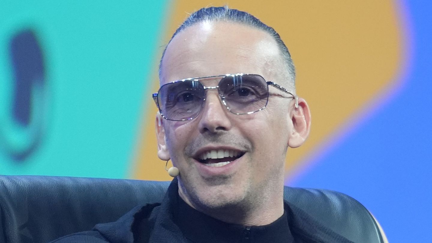 Der Künstler kniete bei seinem Heiratsantrag. (Archivbild) Foto: Marcus Brandt/dpa