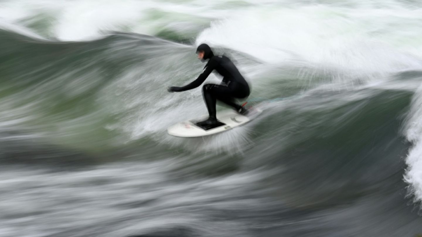 Surferwelle an Eisbach 2021