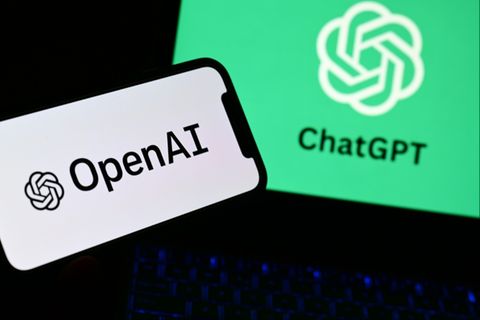 Die Logos von OpenAI und ChatGPT