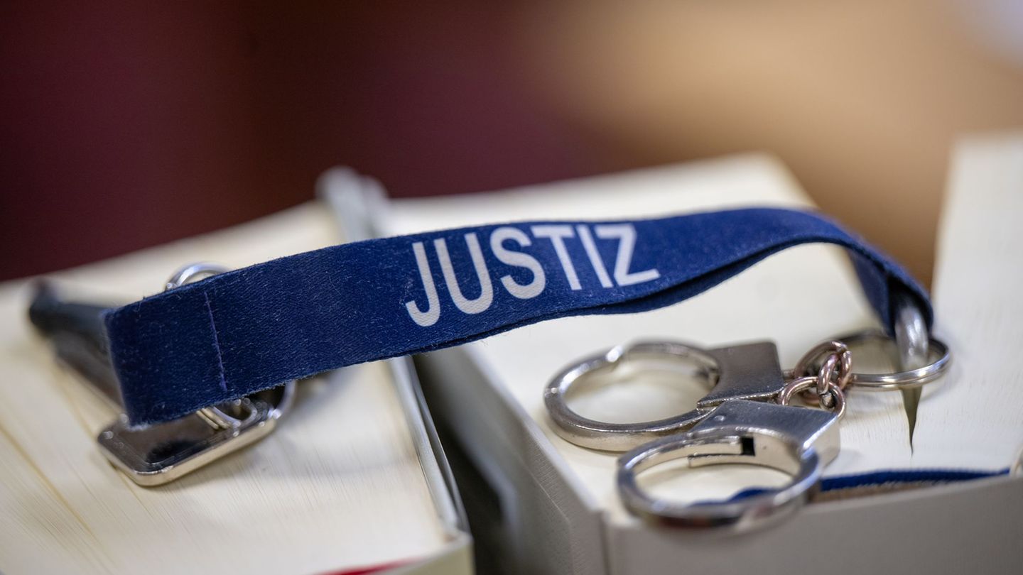 Rund fünf Jahre nach einem Schwindel mit gefälschten Fotokunstwerken verurteilte das Berliner Landgericht vier Männer. Gegen den