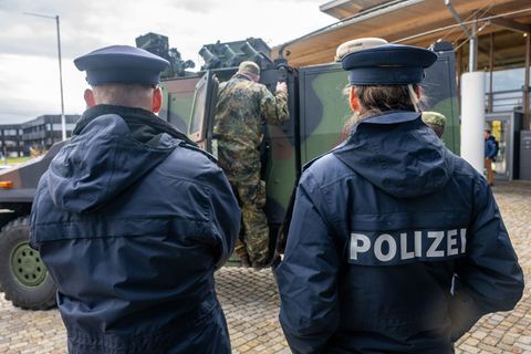 Bei einer Bundeswehrübung kam es versehentlich zu einem Schusswechsel zwischen Polizei und Bundeswehr. (Archivbild) Foto: Armin