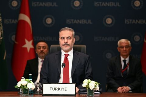 Türkischer Außenminister Fidan beim Treffen in Istanbul