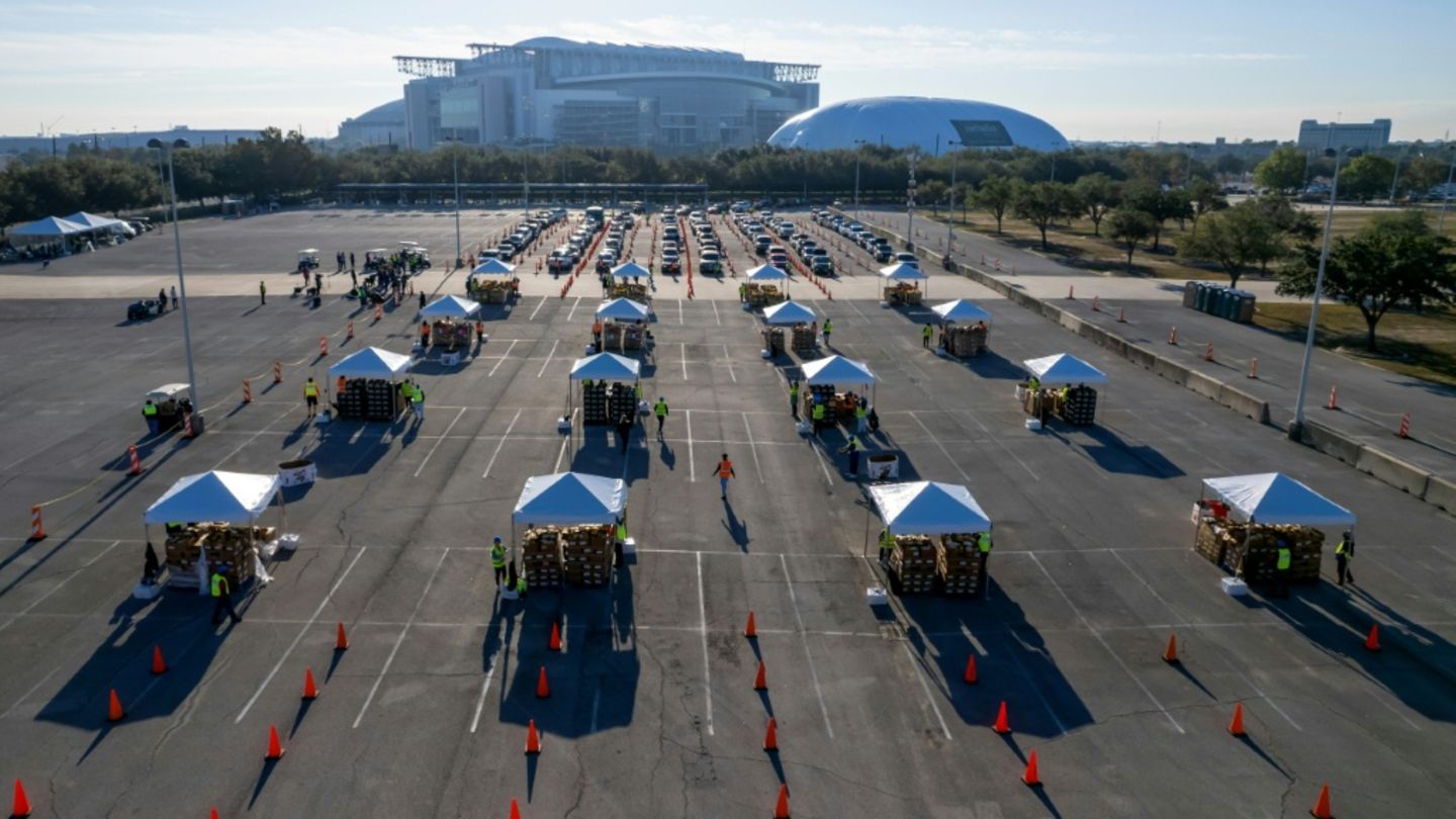 Ausgabe von Lebensmitteln am 1. November in Texas