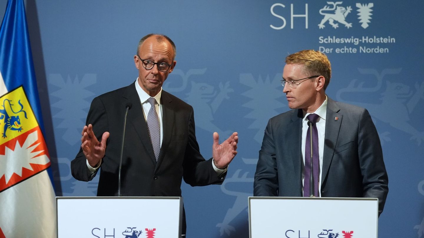 Kanzler Friedrich Merz (links, CDU) hat Schleswig-Holstein besucht und Ministerpräsident Daniel Günther (CDU) getroffen. Foto: M